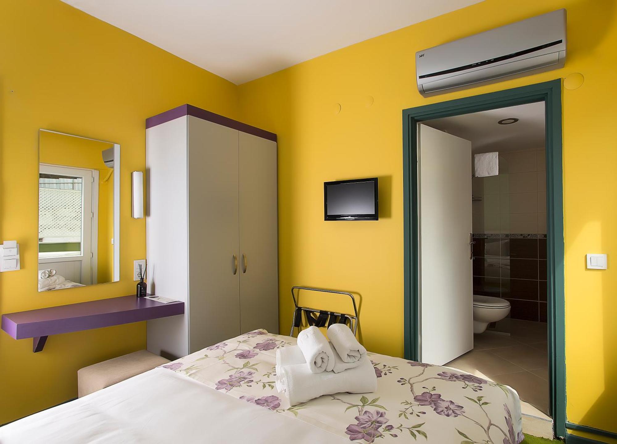 Mini Harem Hotel — Fotky 1
